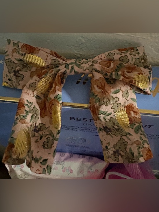 Hair Care & Bath Bundle Srt with Flower Pillow and 12 Pampered Products - Picture 14 of 16